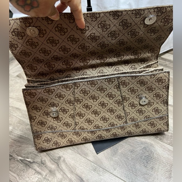 Guess Shoulder Bag - Picture 4 of 7